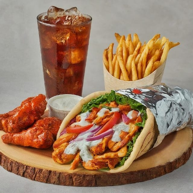 7" Chicken Gyro + Wings (5 Pieces) Combo.